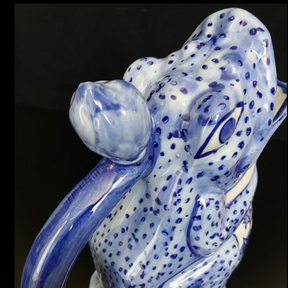 Vintage Blue White Porcelain Ceramic Frog Pitcher Vase - Picture 5 of 5